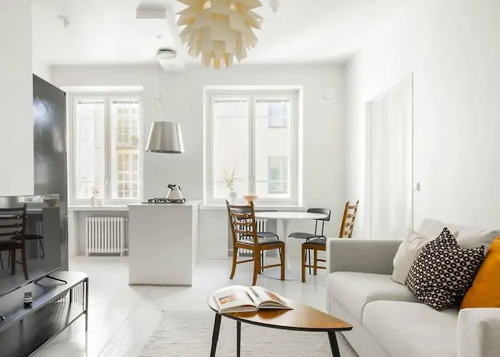 Airy And Bright One-Bedroom Apt