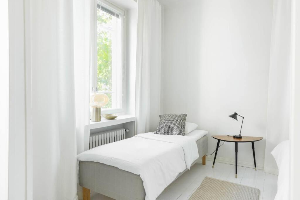 Airy And Bright One-bedroom Appartement