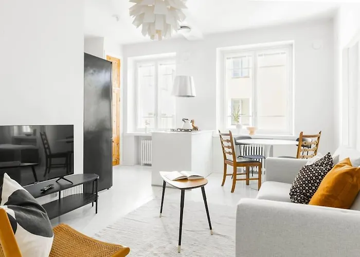 Airy And Bright One-Bedroom Apt