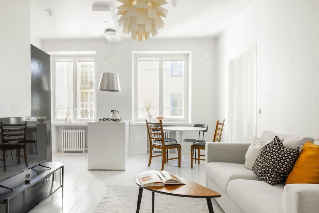 Airy And Bright One-bedroom * Helsinki